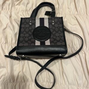 Coach Dempsey tote 22 Signature jacquard